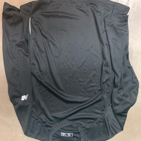 New Balance long sleeve shirts - Picture 2 of 2
